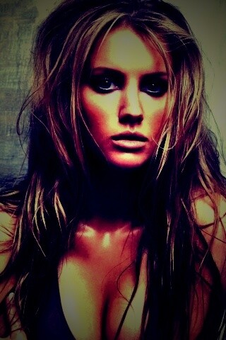 Брюнетка обои