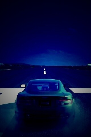 Aston на взлетной полосе обои