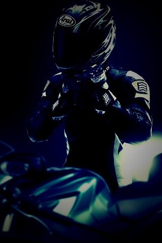 Мотоциклист в черном обои