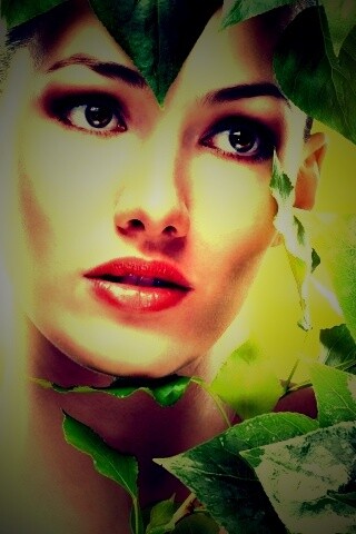 Девушка с зелеными листьями обои