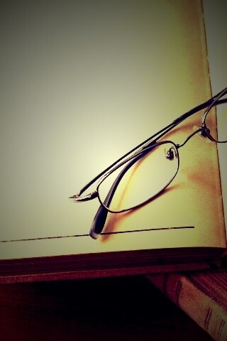 Очки и блокнот обои