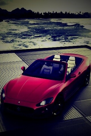 Мазерати на берегу моря обои