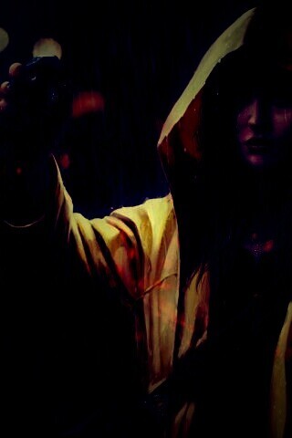 Девушка с гранатой обои