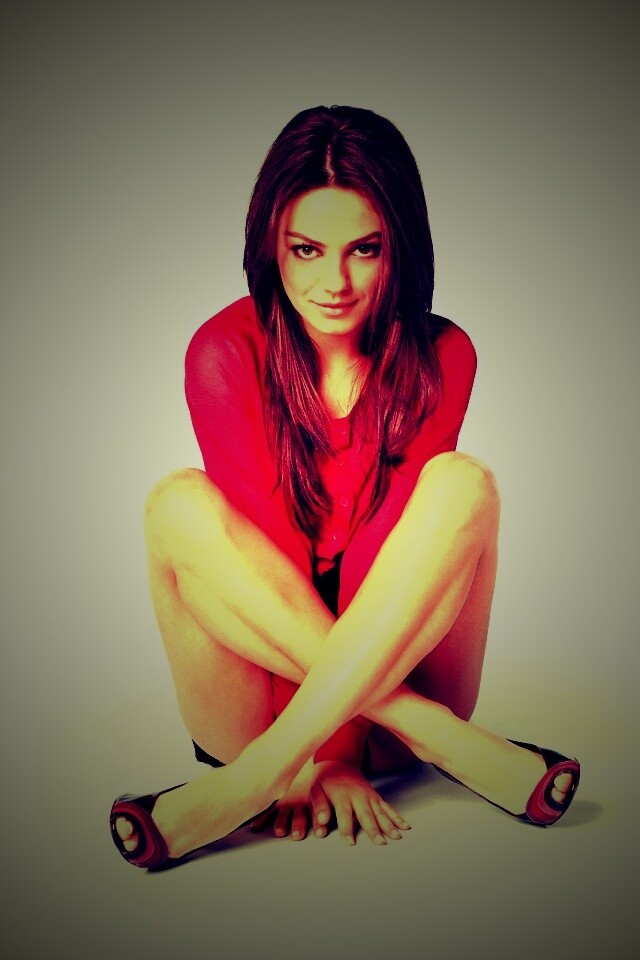 Сидящая девушка обои