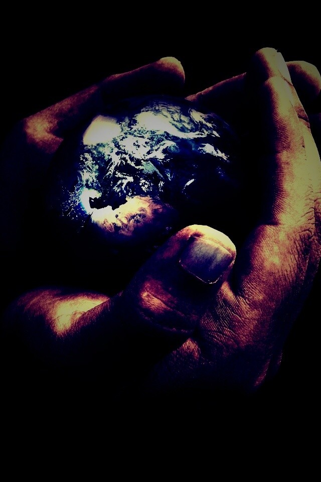 Мир в руках обои