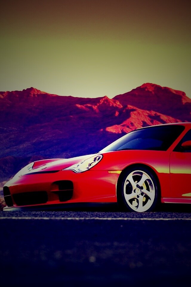 Красный Порше на фоне гор обои