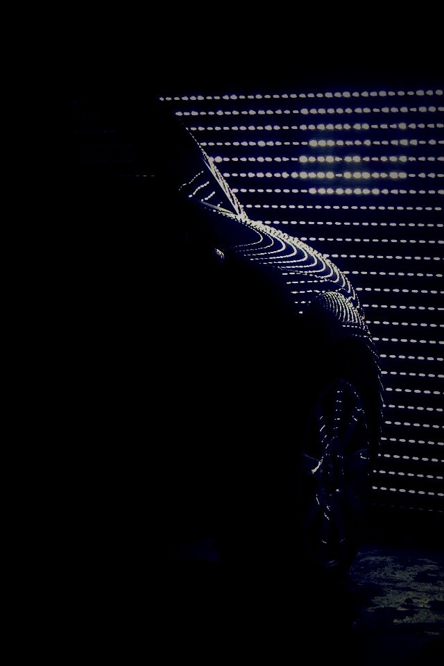 Машина в закрытом гараже обои