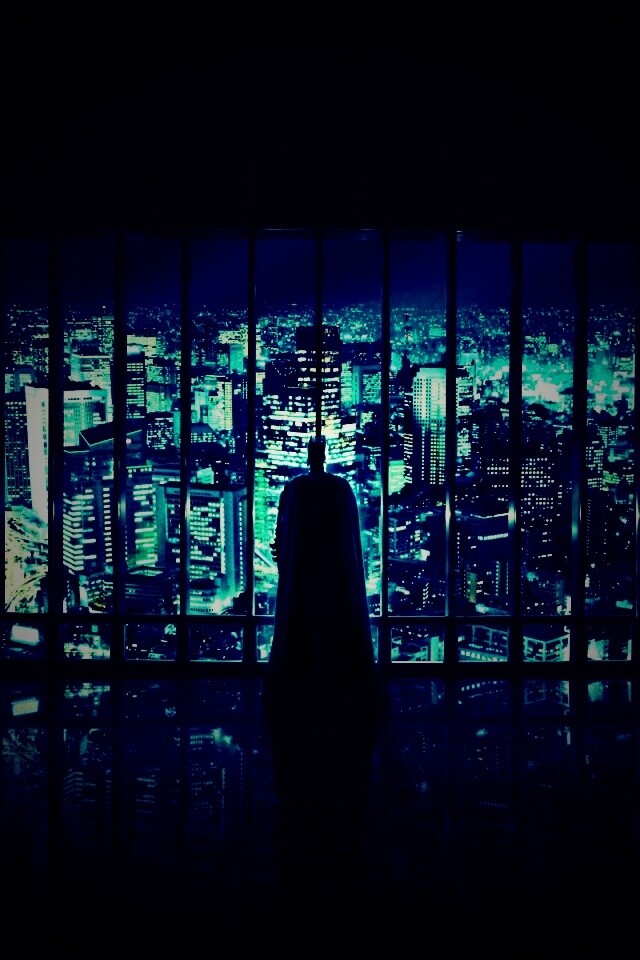 Бэтмен  смотрит на Готем обои