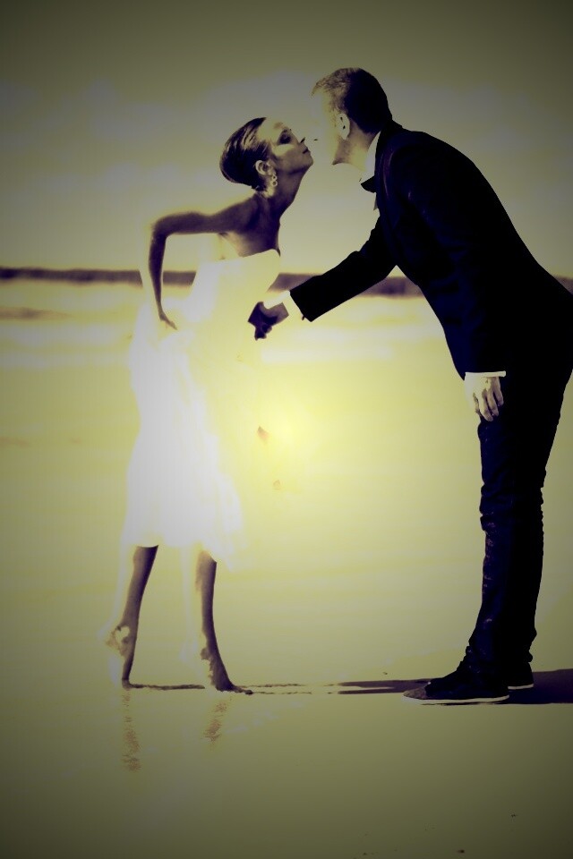 Поцелуй на пляже обои