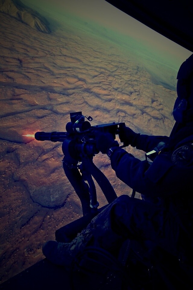 Обстрел с борта вертолета обои