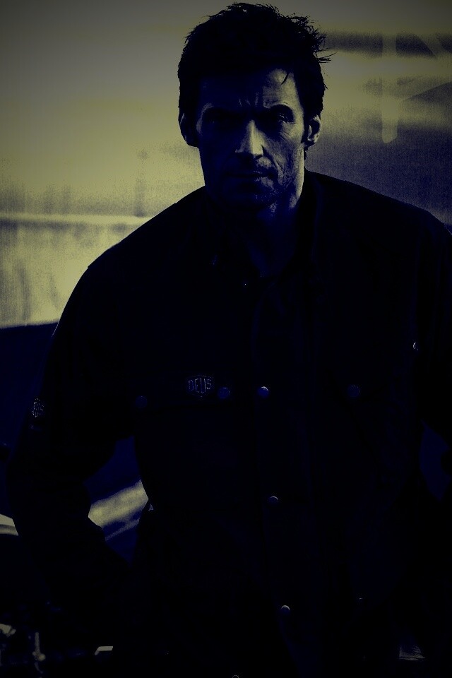 Хью Джекман с мотоциклом обои