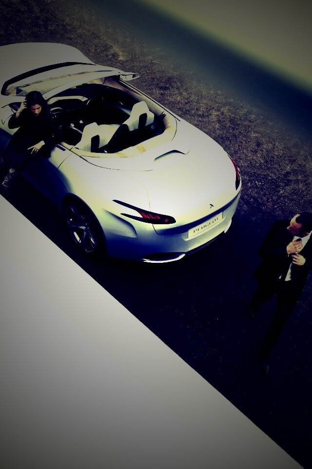 Пара у кабриолета Пежо обои