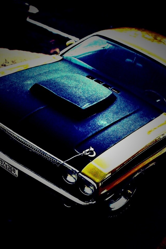 Додж на  каменистой поверхности обои