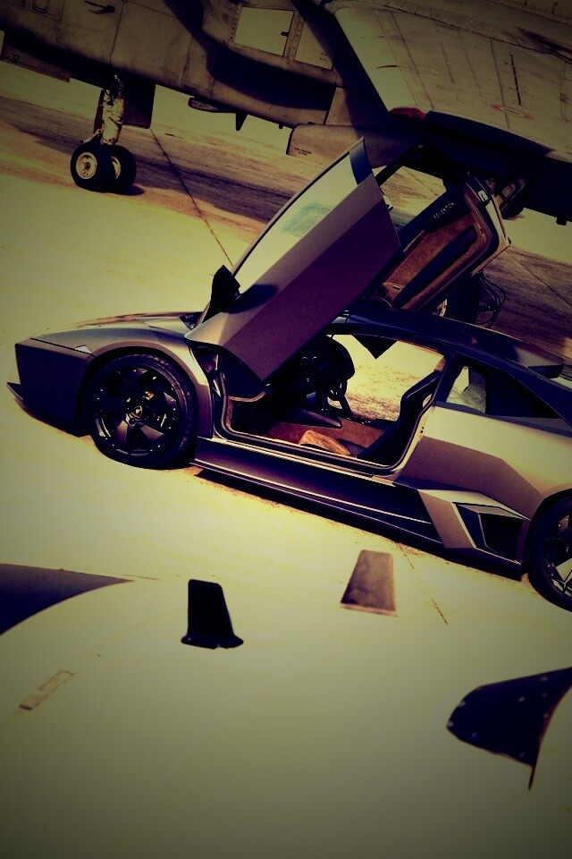 Ламборджини на военной базе обои