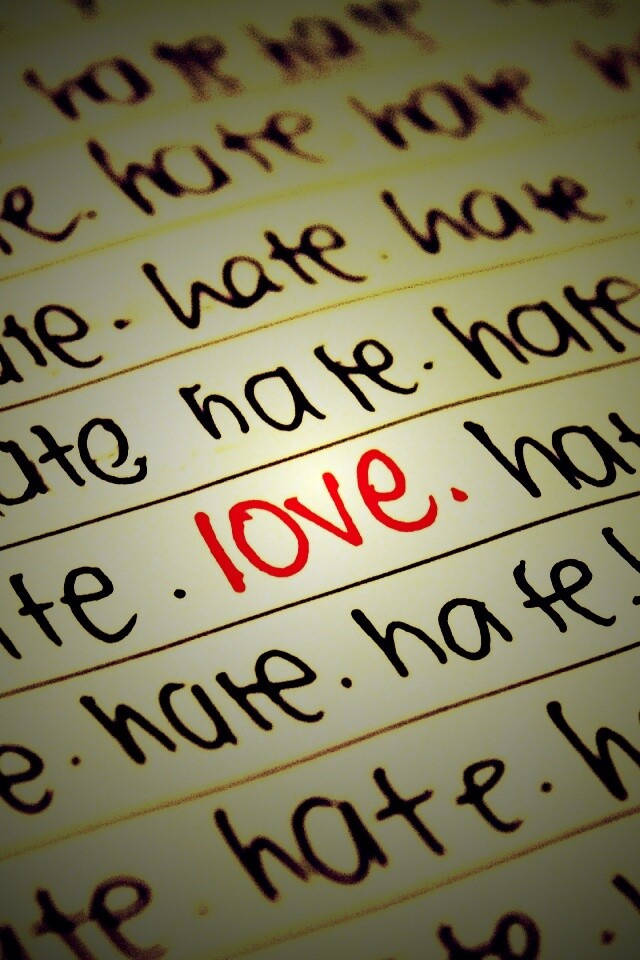 Любовь среди ненависти обои