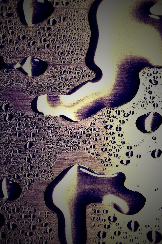 Вода на металлической поверхности обои