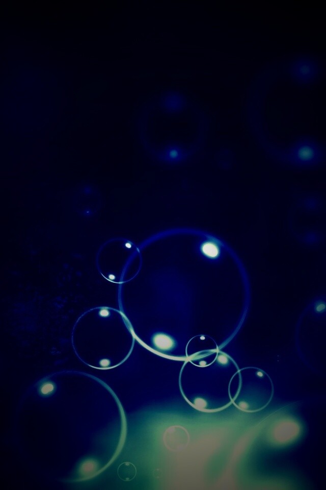 Пузыри в темной воде обои