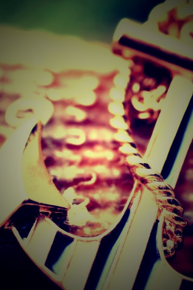 Кулон в виде якоря обои