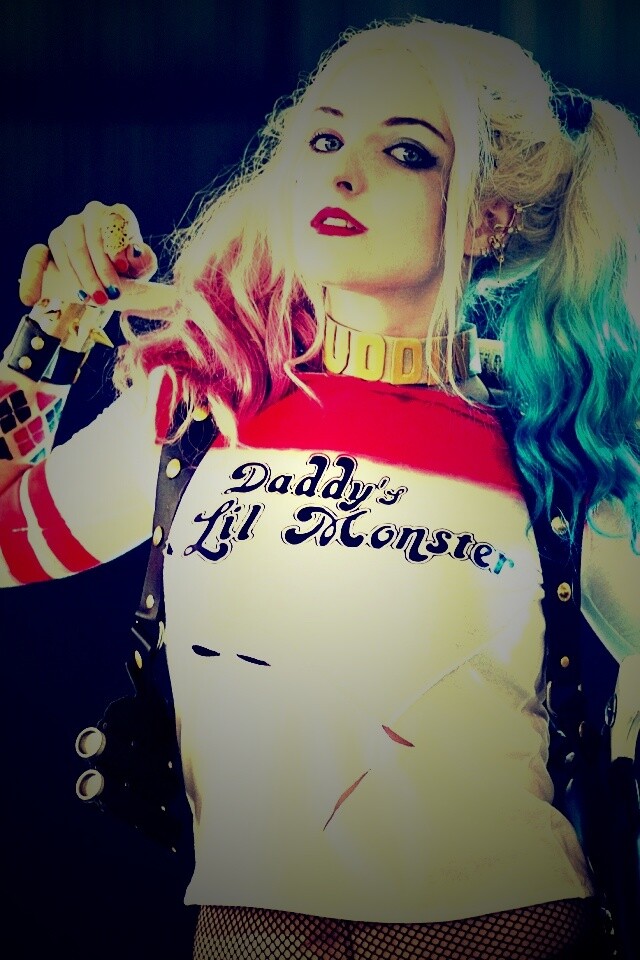 Daddy's lil monster обои