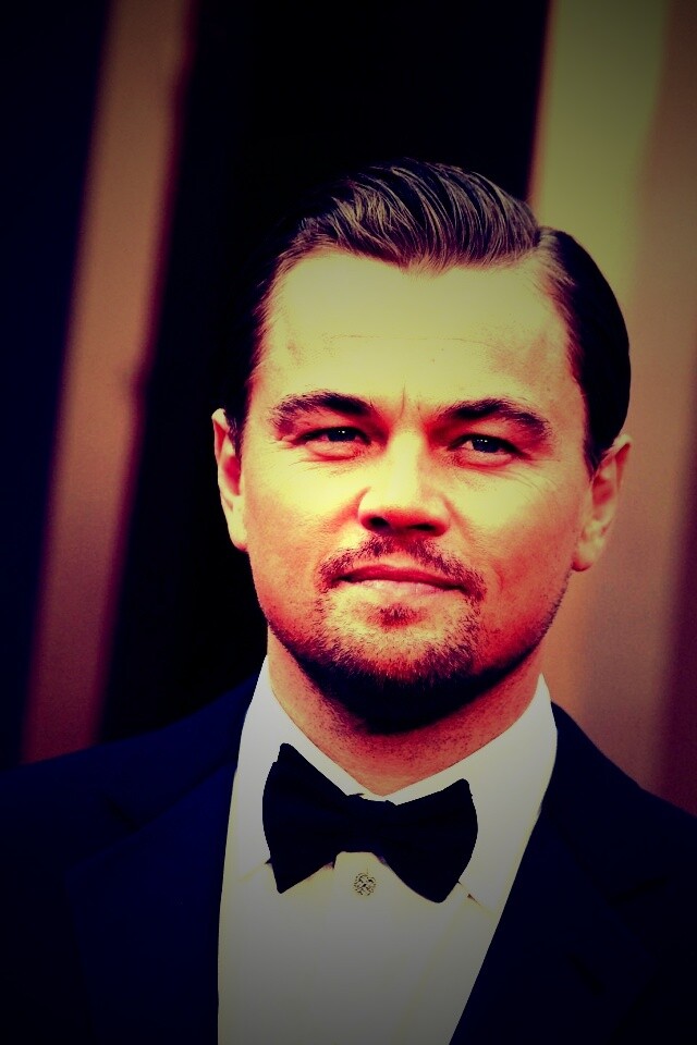 Леонардо Дикаприо в костюме обои