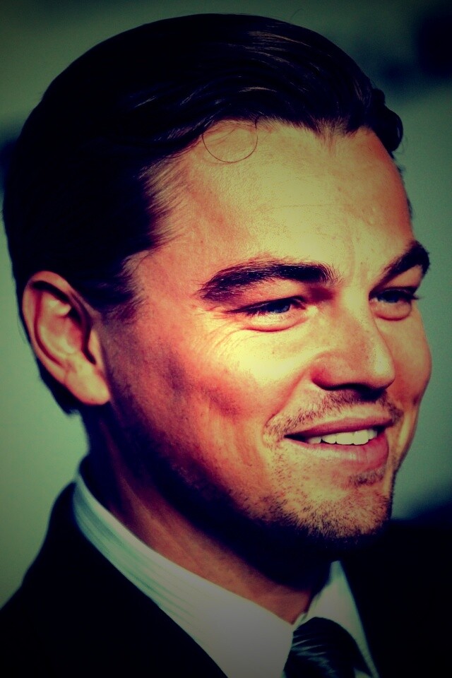 Леонардо Дикаприо в костюме обои