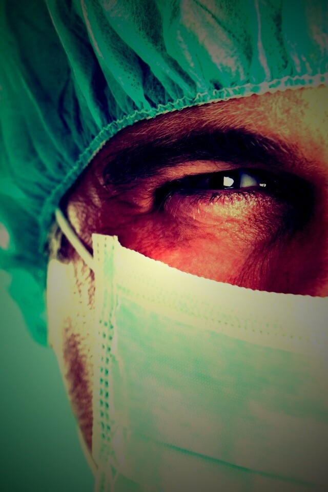 Лицо хирурга обои