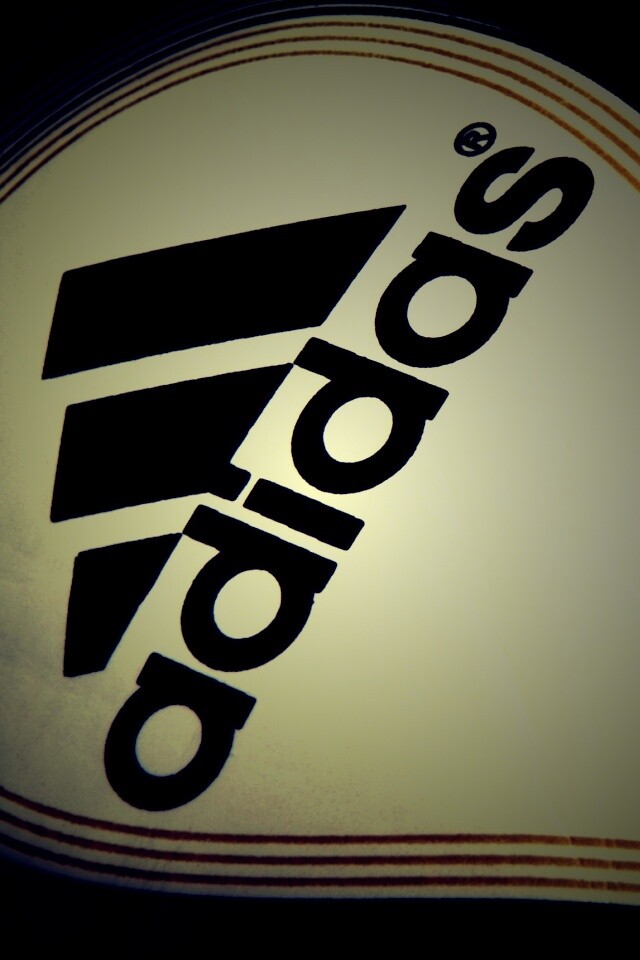 Мяч с логотипом Adidas обои