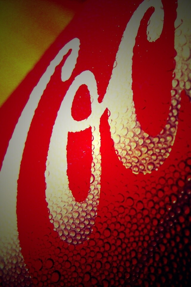 Запотевшая банка Кока-Колы обои