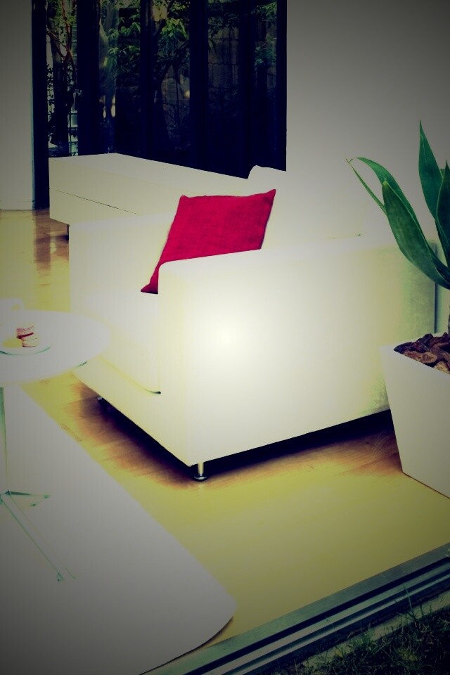 Белое кресло обои