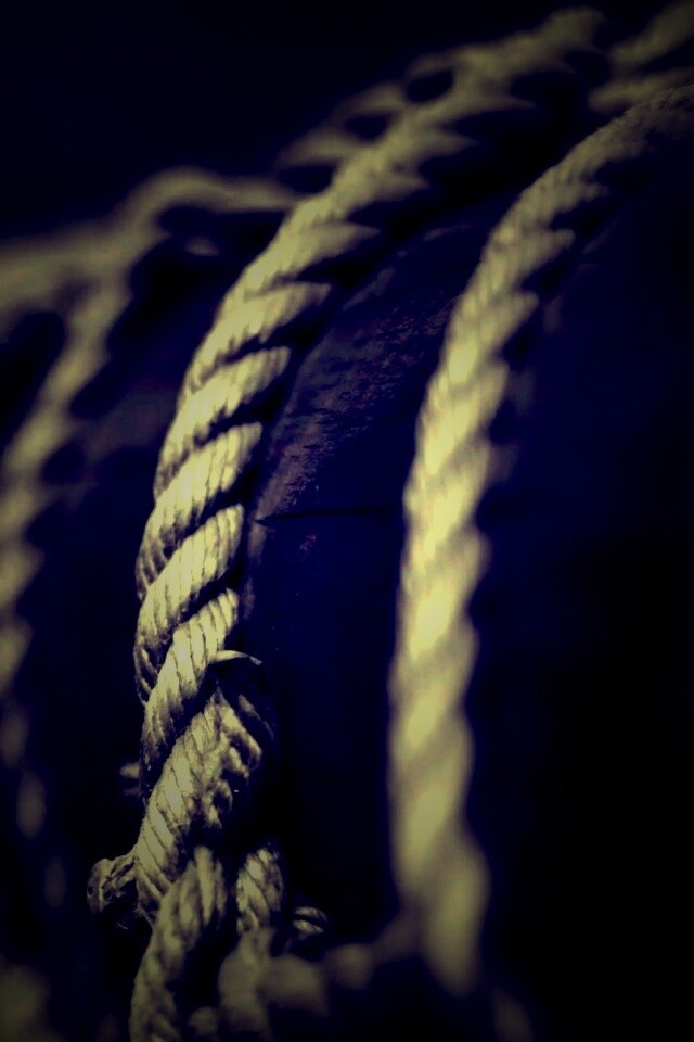 Веревка намотана на мачту обои