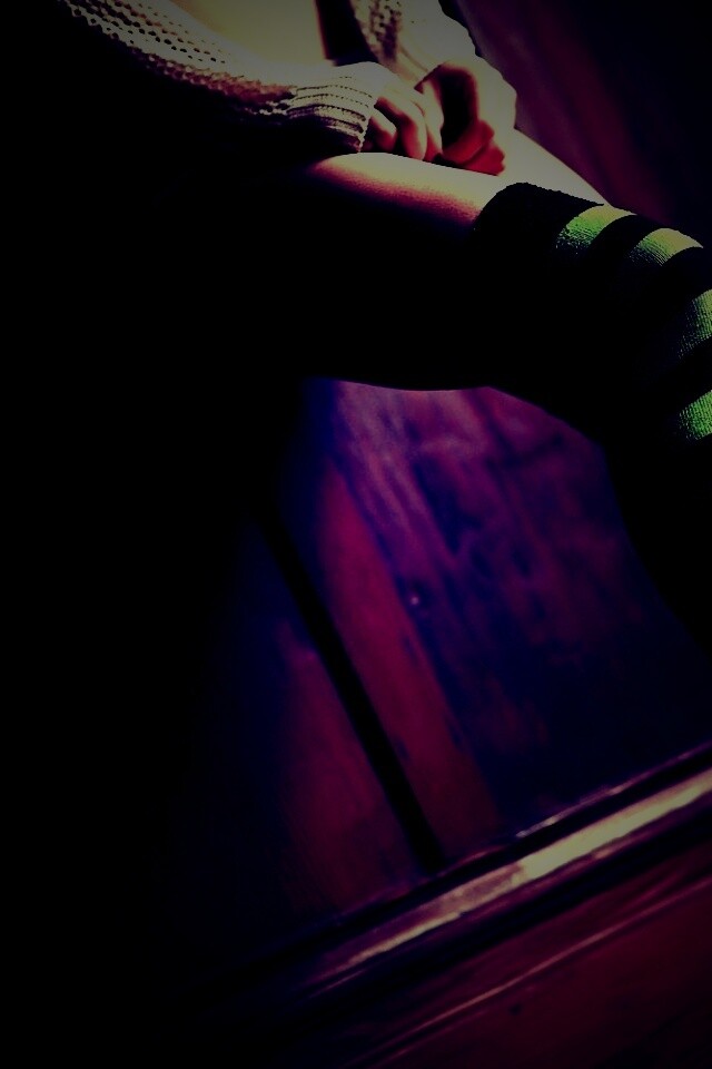 Ножки в полосатых чулках обои