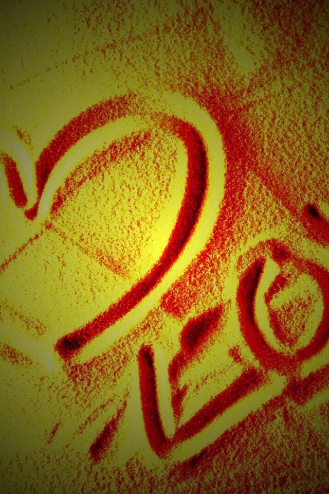 Любовь на песке обои