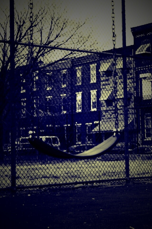 Пустые качели обои