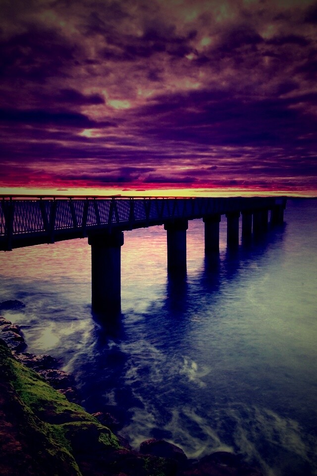 Уходящий в даль причал обои