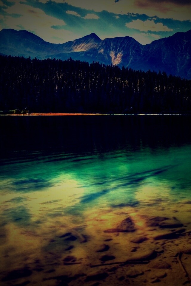 Зеленое озеро обои