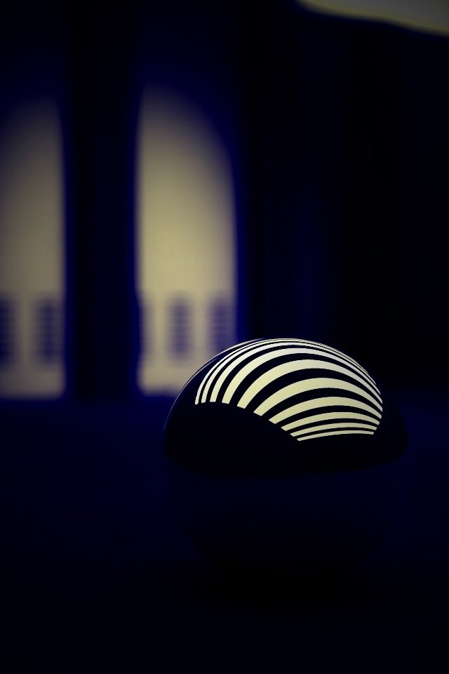 Трехмерный блестящий металлический шарик обои