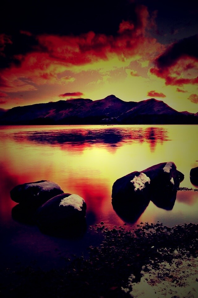 Картинный закат на озере обои