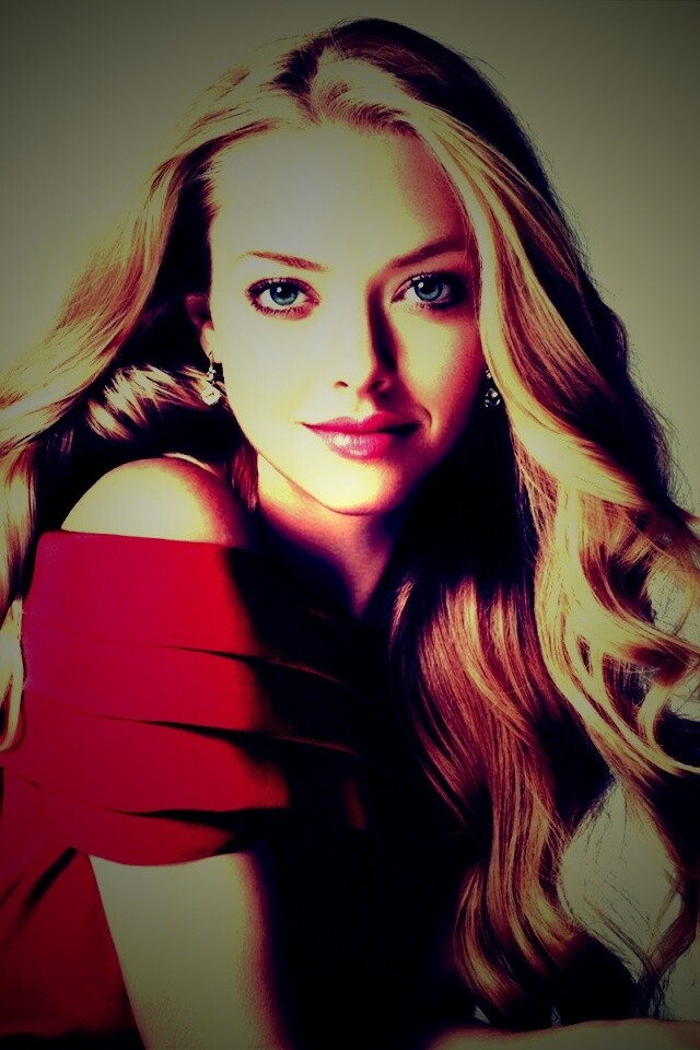 Красавица Аманда Сэйфрид обои