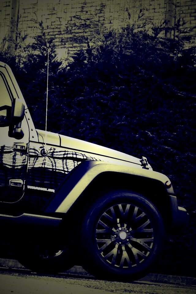 Черный внедорожник обои