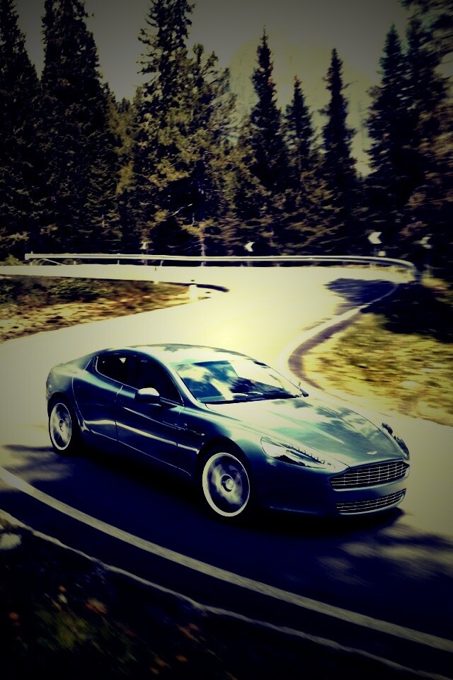 Астон мартин на лесной дороге обои