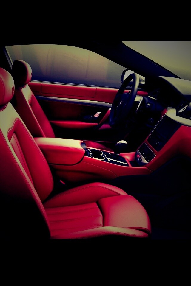 Салон Мазерати обои