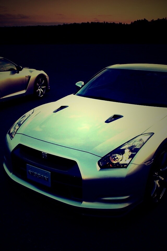 Nissan с двух ракурсов обои