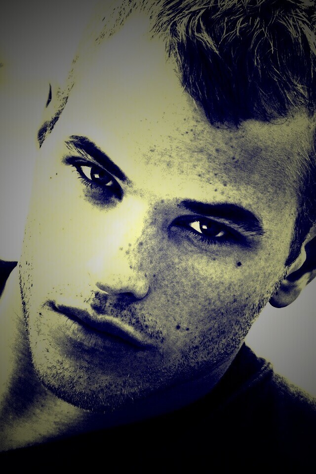 Келлан Латс обои