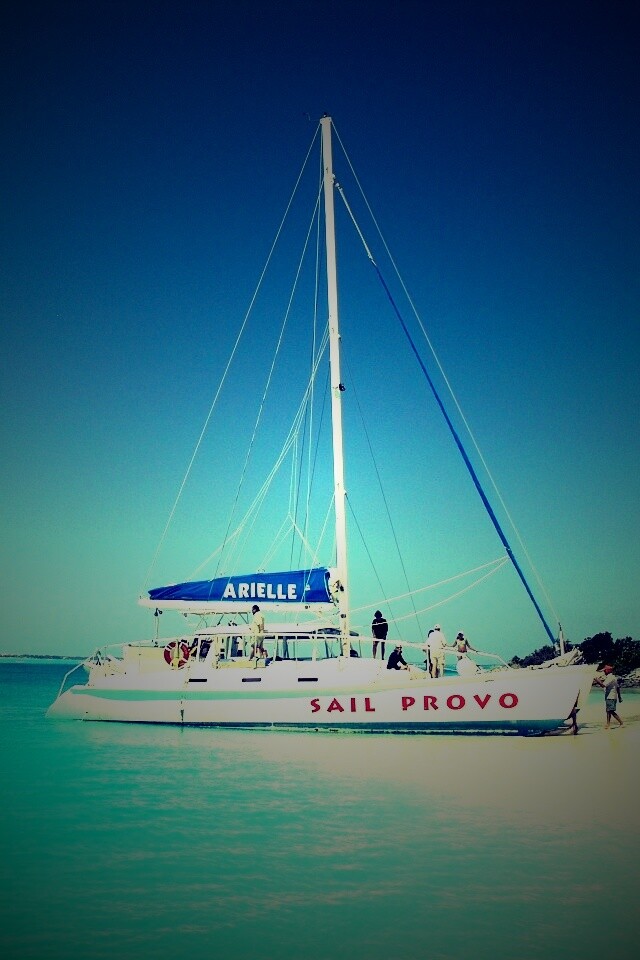 Яхта в голубой лагуне обои