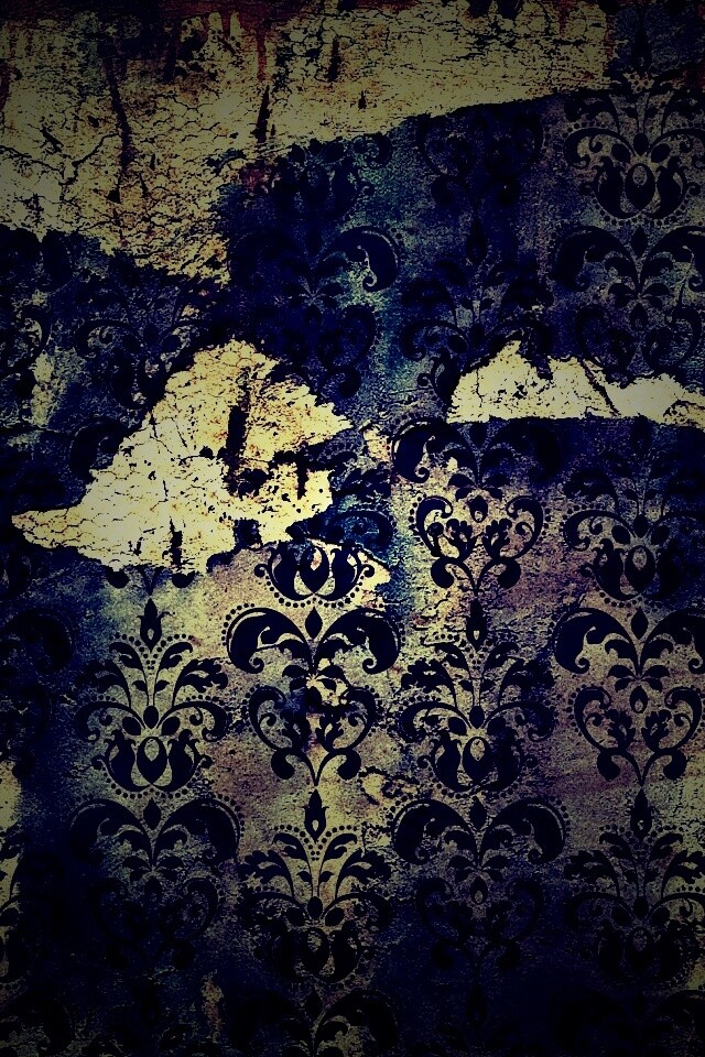 Рваные винтажные обои и штукатурка обои