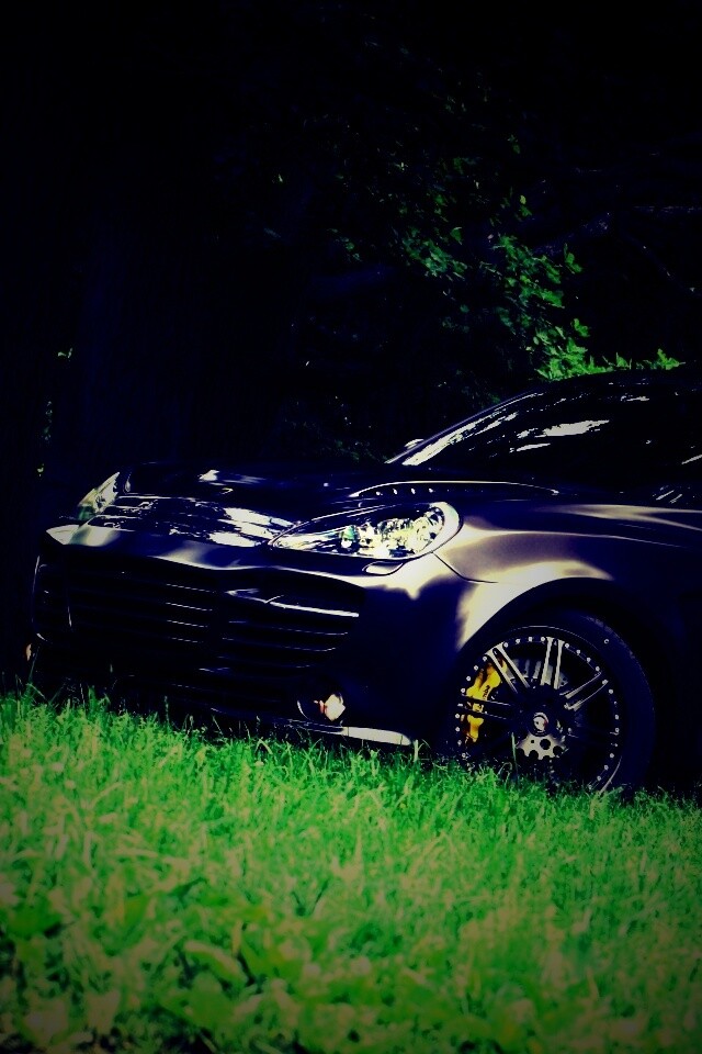 Концепт внедорожника в лесу обои