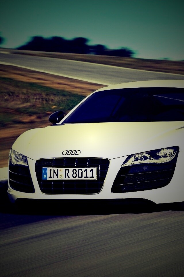 Белый Audi на повороте обои