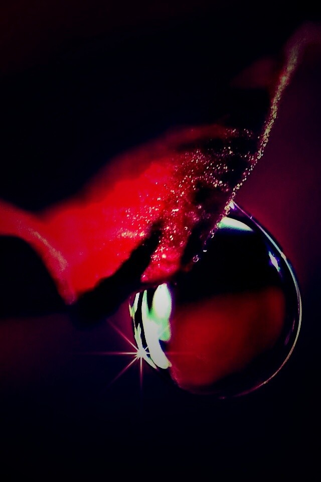 Макро капля на лепестке обои