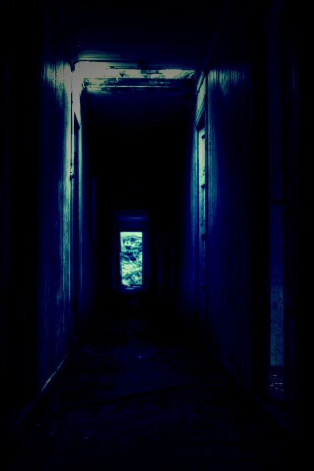 Страшный коридор обои