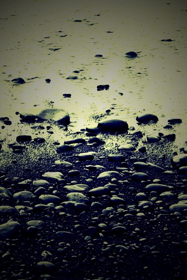 Темный пляж обои